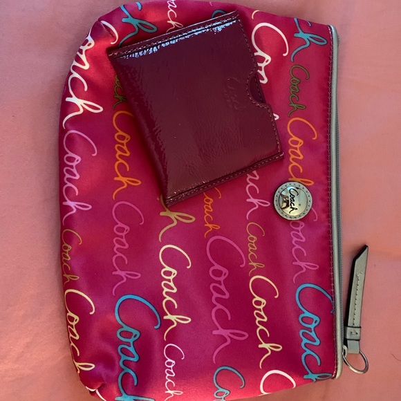 Vintage coach clutch with pocket mirror! - Picture 3 of 3